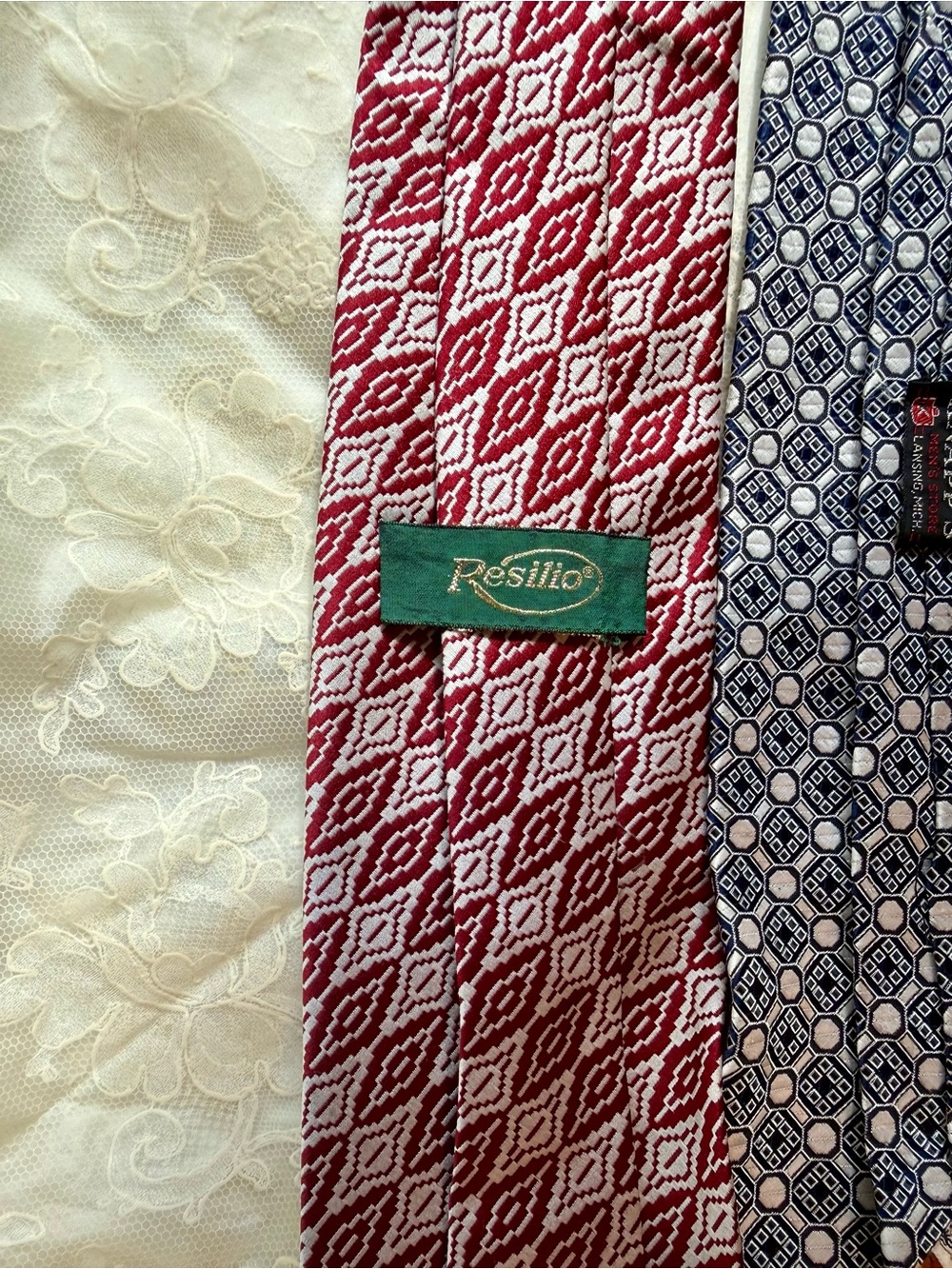 Vint Curated Geometric Necktie Trio in Red, Navy & White Wembley Resilio 1970 - Picture 7 of 11